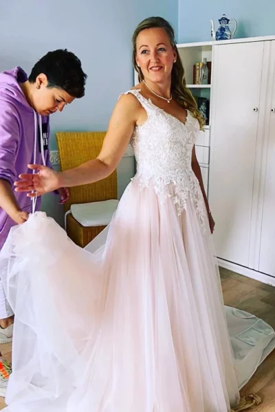 Rosa Maßgeschneidertes Brautkleid – VeryNice Brautmode Winsen (Ansicht 2)
