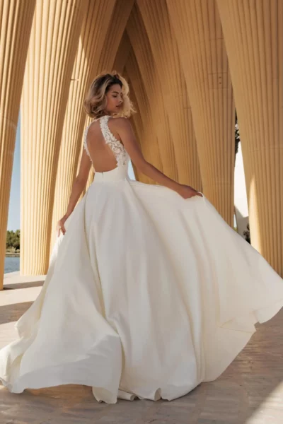MESSADE Cleanes Chiffonkleid mit tollem Ausschnit (1)