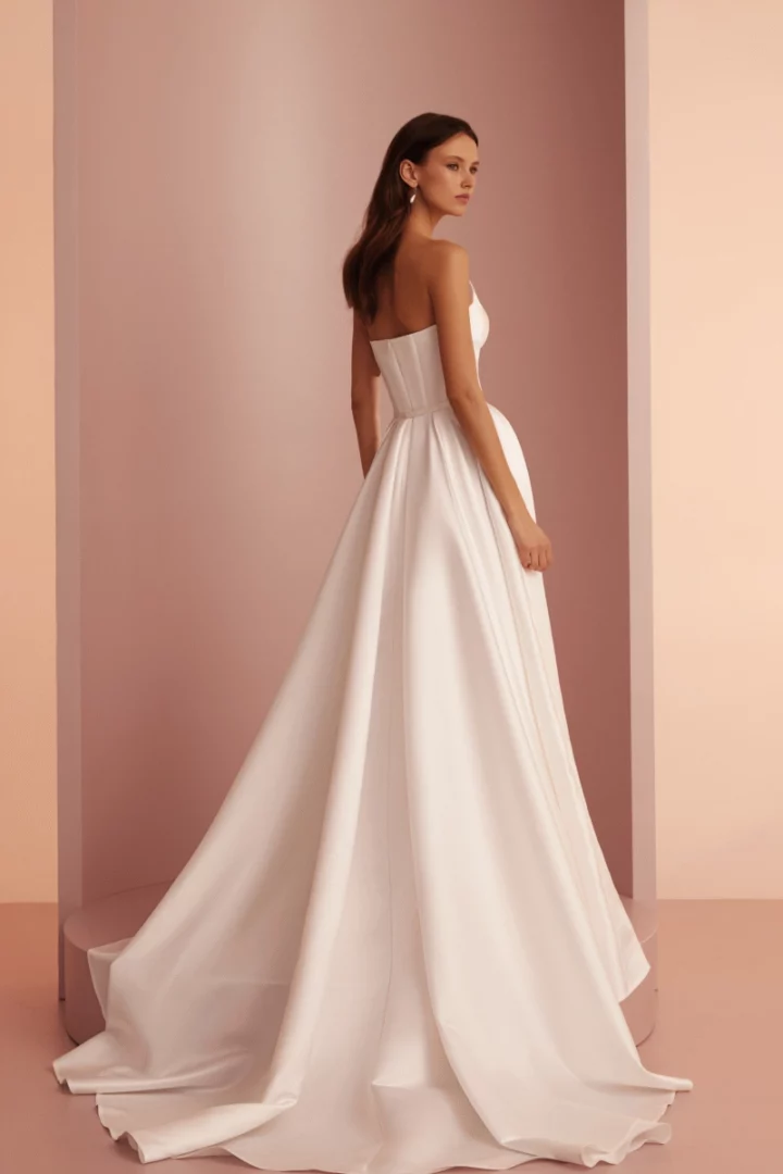 L411-herzausschnitt-ivory-cleanes-prinzessinkleid-taschen-schlichtes-brautkleid (5)