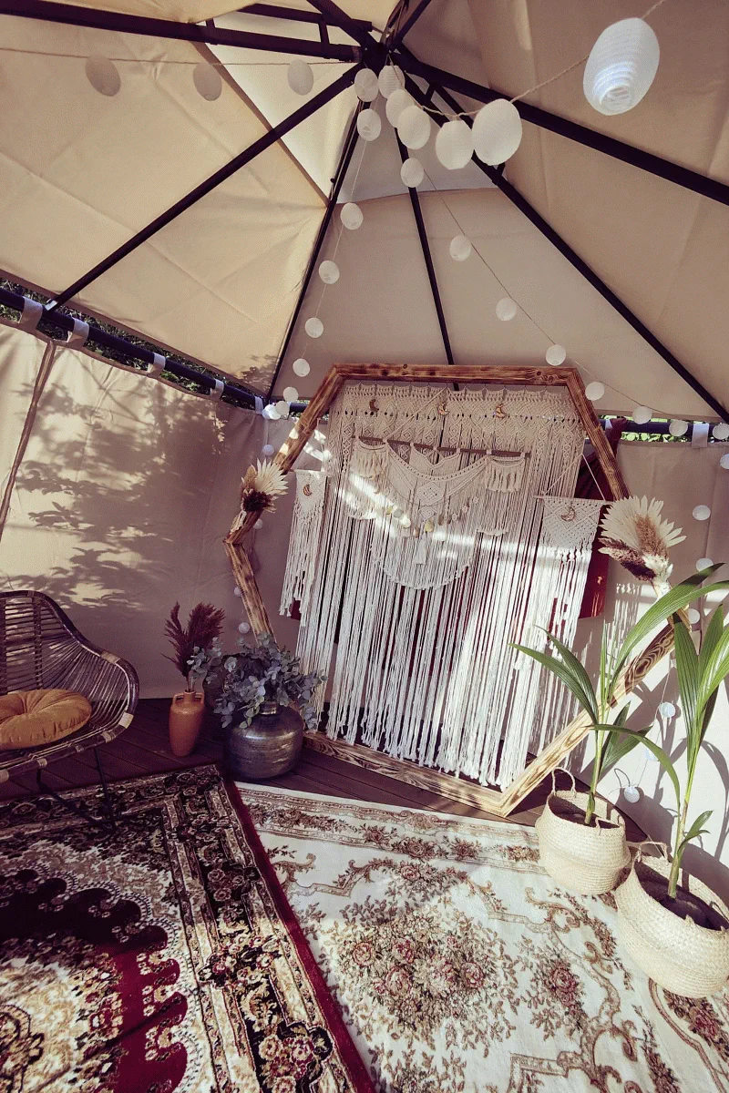 Boho Dekoration Fotozelt für das Brautpaar Shooting