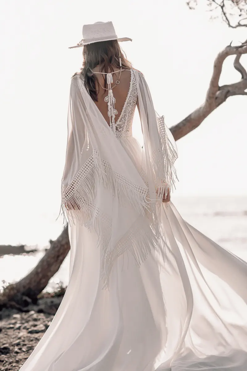 Nenufar-Dama-Couture-Brautkleid-tiefer-Herzausschnitt-Carmen-Aerme