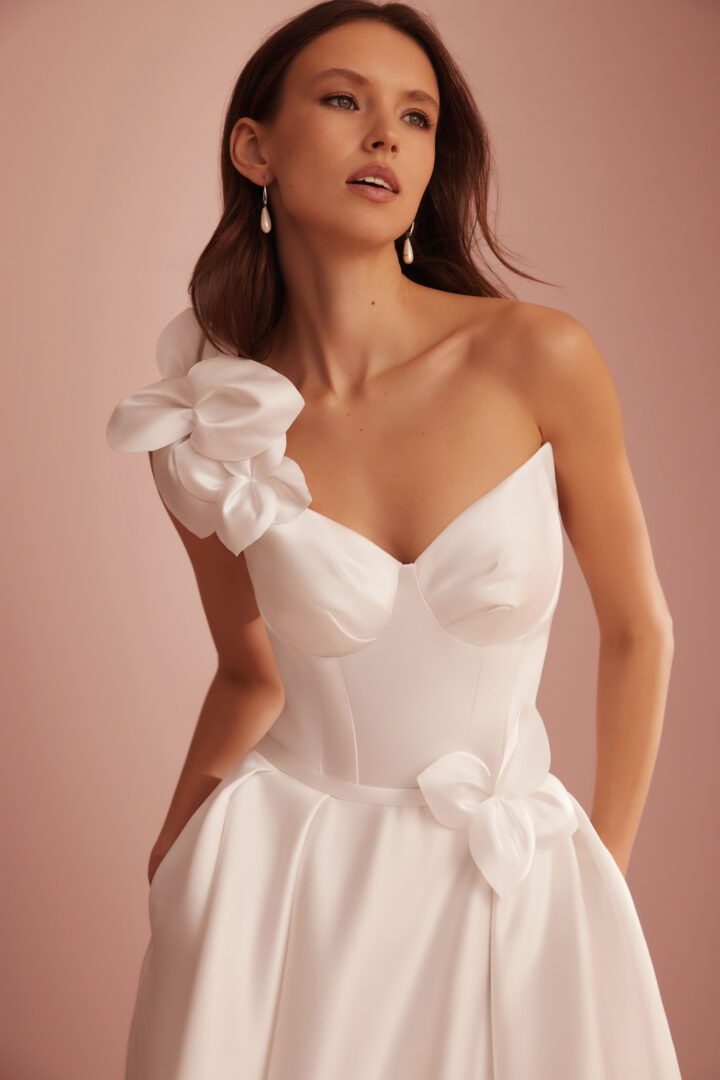 Schlichtes Brautkleid mit Prinzessinnen Rock
