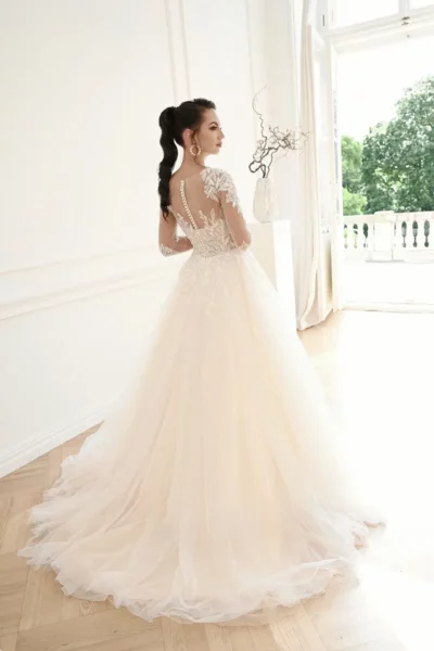 Perugia-Brautkleid-Boho-tiefer-Herzausschnitt-Aermel-Tatoo-Spitze (3)