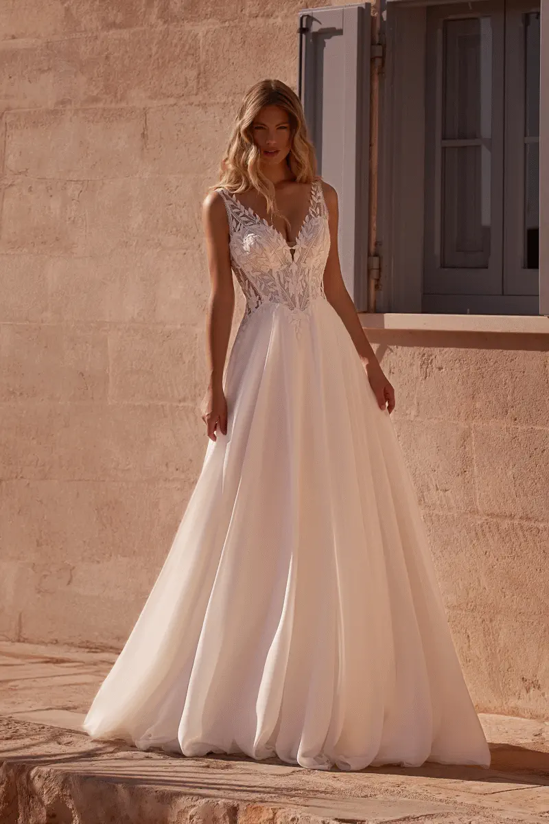 Boho Brautkleid MARANO von Anna Sposa mit Cut-out und Trägern, Brautmode bei Lüneburg