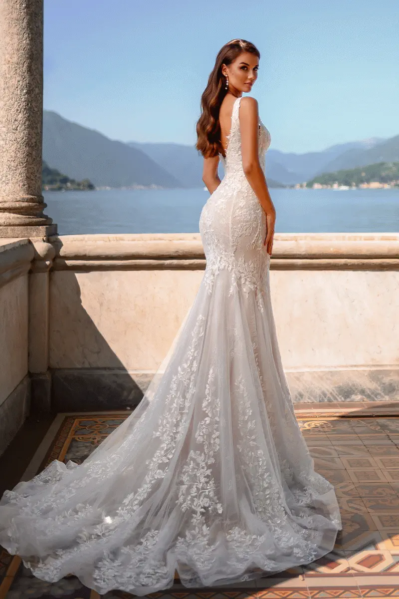 Fit-and-Flare-Trägerkleid ERIDAN von Anna Sposa mit V-Ausschnitt und offenem Rücken
