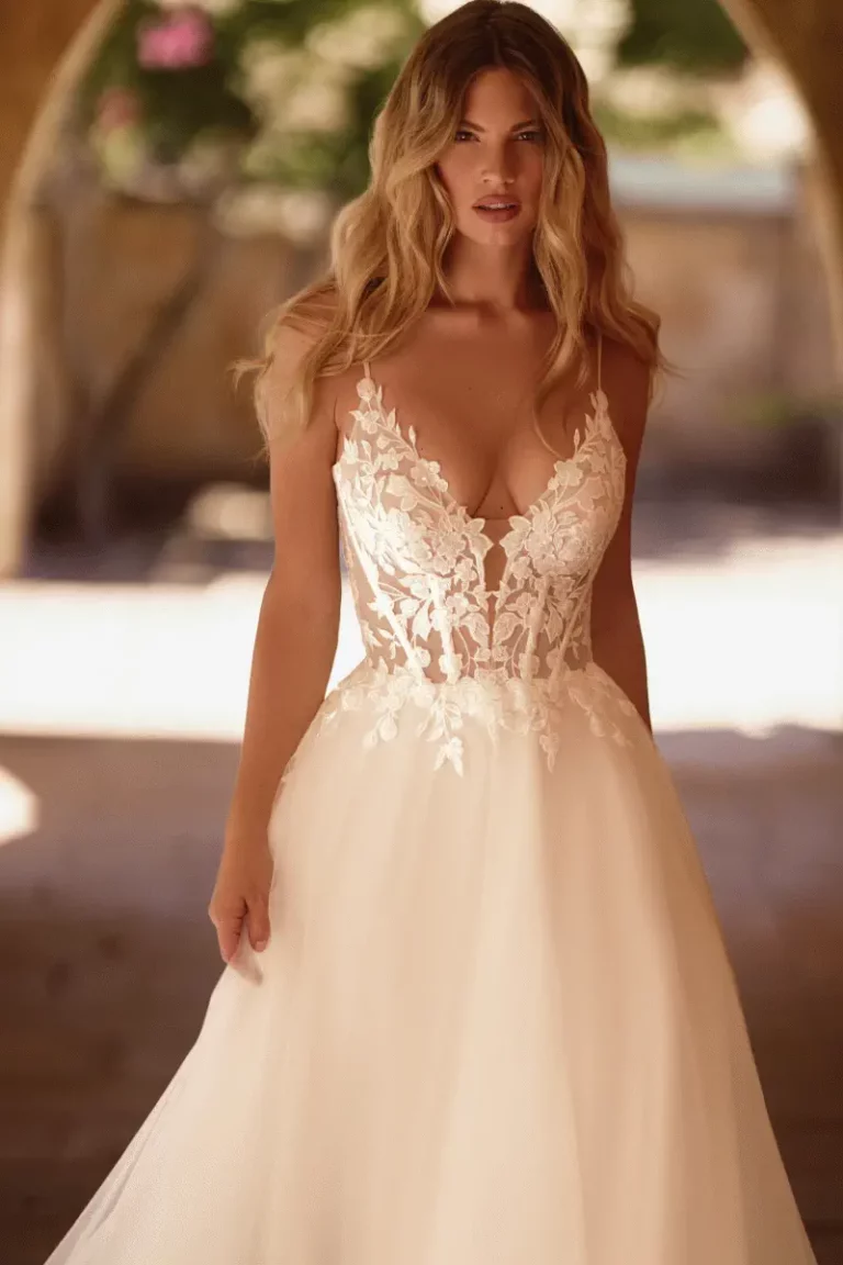 Boho Brautkleid Aspen V Ausschnitt Lingerie Look Spaghetti Traeger tiefer Ruecken 4 – Brautmode Winsen | VeryNice