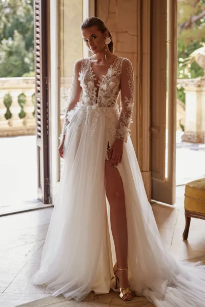 Octavia Dama Couture Brautkleid tiefer V Ausschnitt seitlicher Cutouts Tuellrock 2 1 – Brautkleider Brautmode Winsen | VeryNice