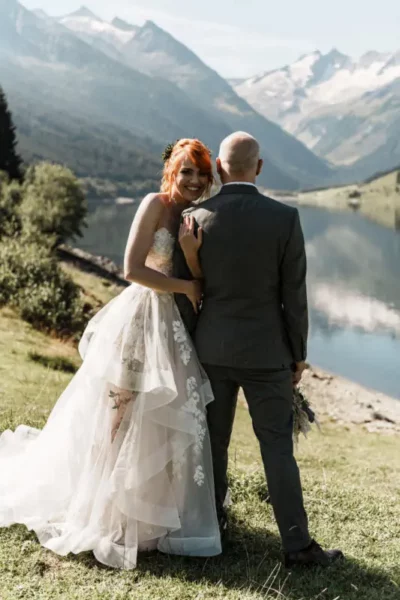 Brautkleid mit mehrfarbiger Spitze und Volant Rock im Boho-Vintage Stil