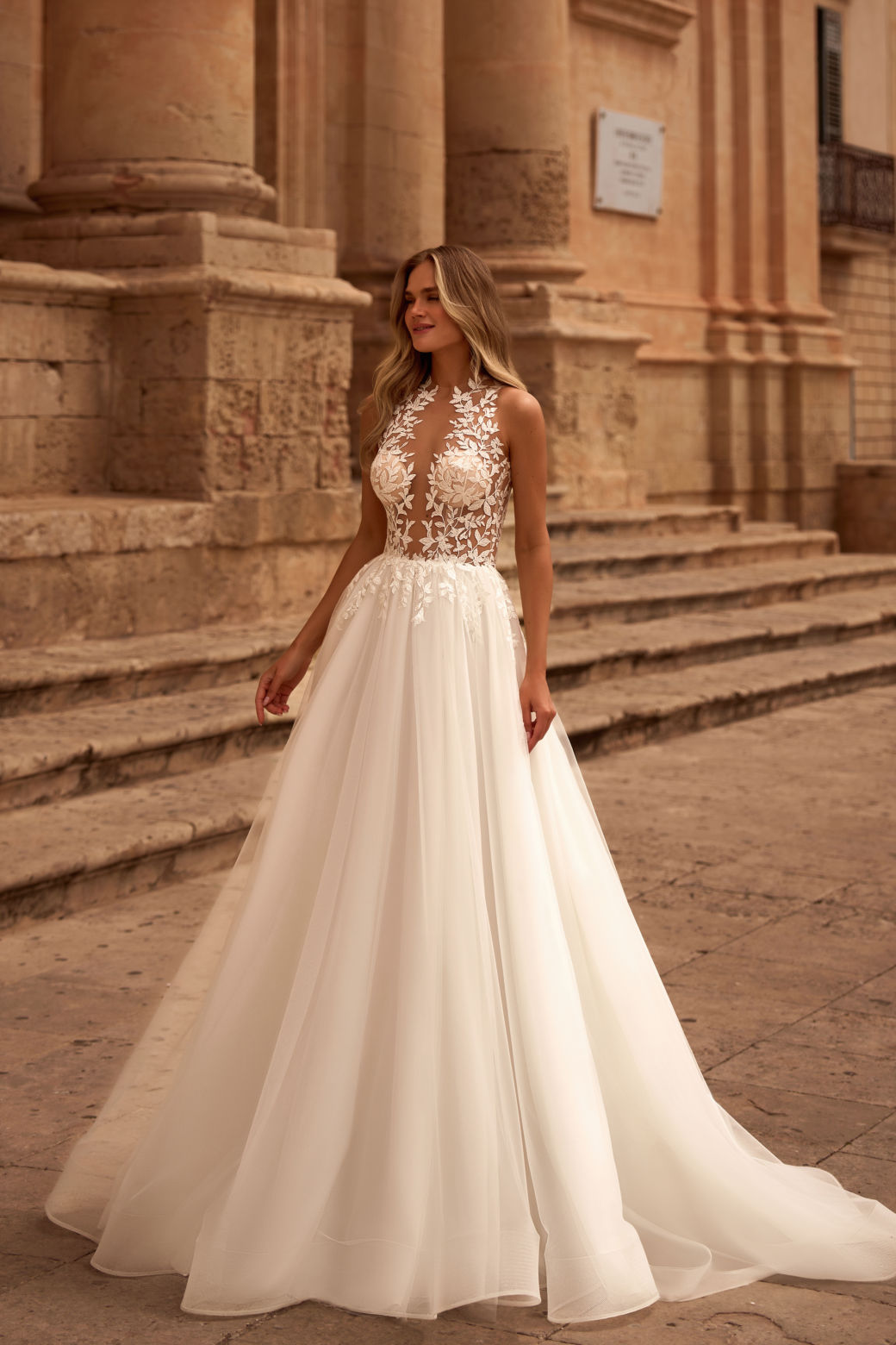 Boho Brautkleider von Anna Sposa Group im Brautmodegeschäft VeryNice in Winsen bei Hamburg und Lüneburg.