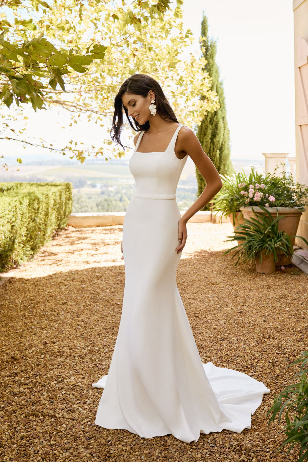 TATE schlichtes Brautkleid von Kelsey Rose bei VeryNice Brautmode in Winsen.