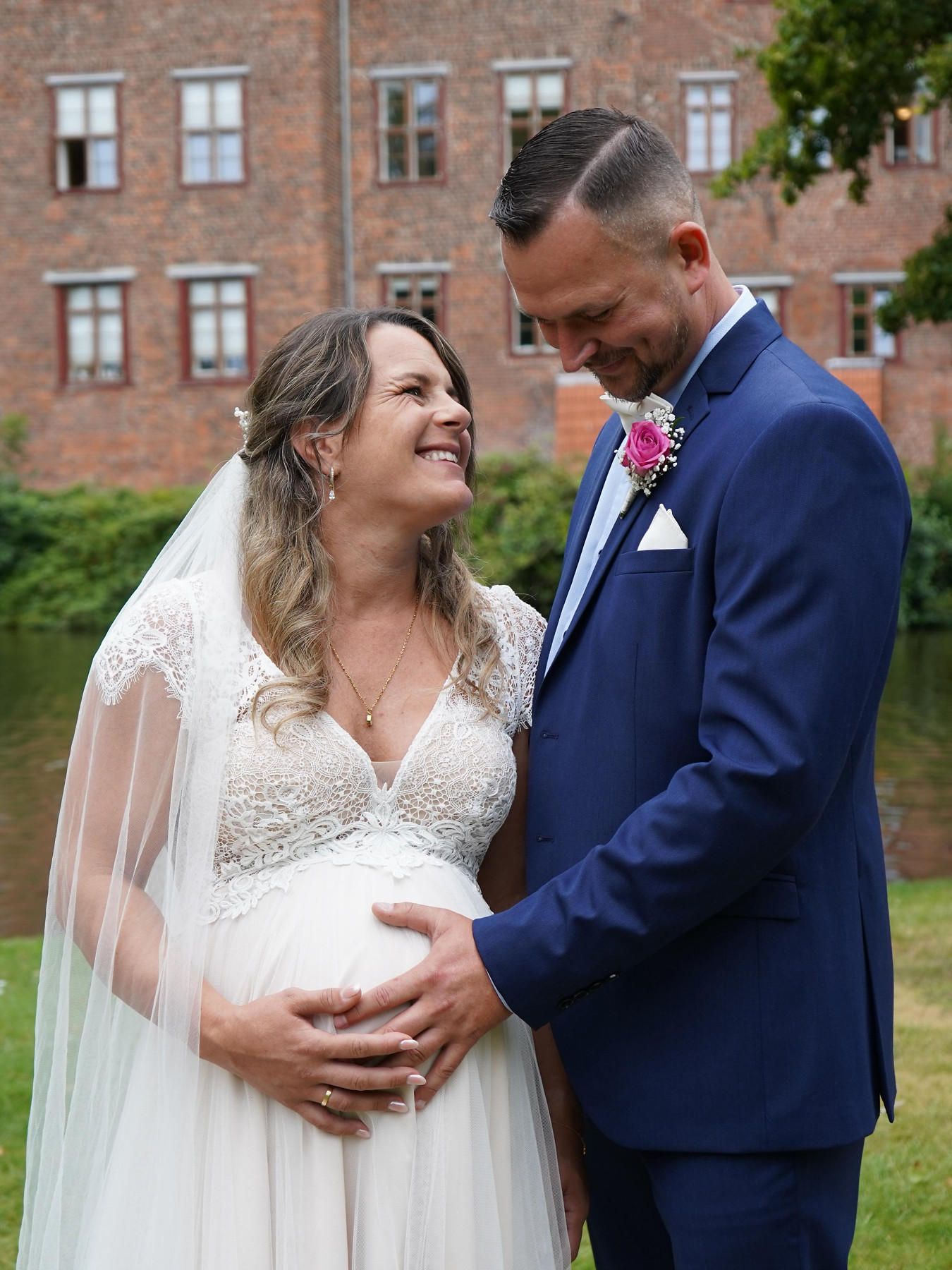 Brautkleider für Schwangere Braut