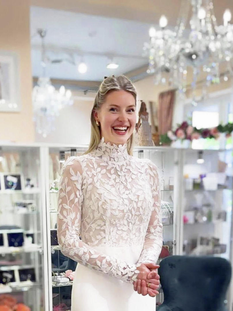 Braut Isabell im Brautkleid bei VeryNice Brautmode in Winsen – Brautkleider in der Nähe von Hamburg und Lüneburg