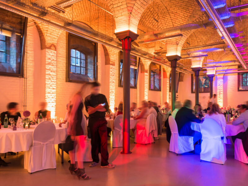 Kunstsaal Lüneburg für Hochzeit zu vermieten. Innenansicht des Kunstsaales. während des Events.